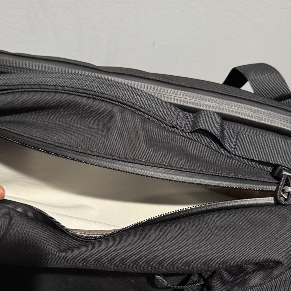 Yeti Crossroads 35L Backpack - Black - Picture 8 of 10